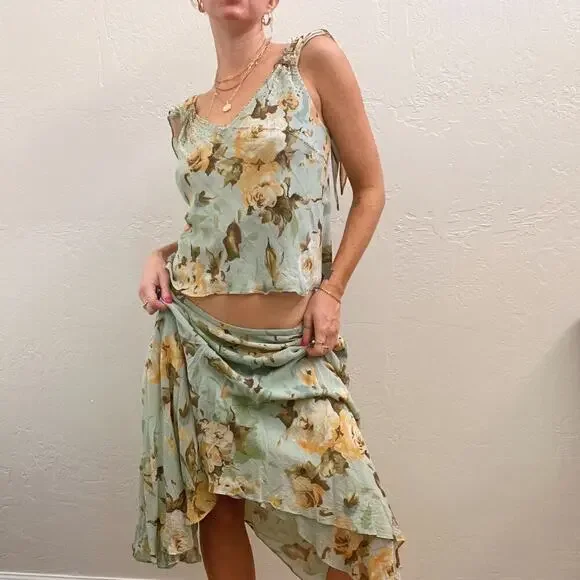 Vintage Y2K Adrianna Papell 100% Silk Floral Frilly Skirt + Tank Set - Picture 8 of 10